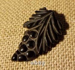 BAKELITE NATURE JEWELRY Lot of 10 PINS & CLIPS CARVED Flowers EAGLE Bird FOLTZ