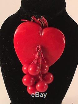 Bakelite pin. Red heart with dangling cherries. Vintage brooch. SimiTested+. B61