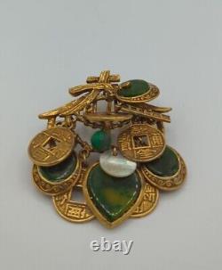 Beautiful Vtg Signed Art Green Bakelite Asian Theme Clip Pin Brooch