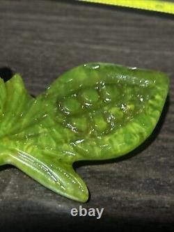 Rare Figural Bakelite Green Carved Leaf Pin Brooch Collectible Piece