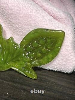 Rare Figural Bakelite Green Carved Leaf Pin Brooch Collectible Piece