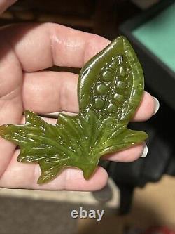 Rare Figural Bakelite Green Carved Leaf Pin Brooch Collectible Piece