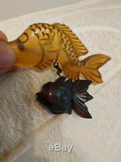 Rare vintage bakelite pin brooch dangle fish