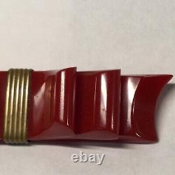 VINTAGE 1940s CHERRY RED BAKELITE BOW PIN CENTER WITH BRASS (C958)