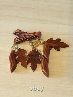 Vintage 1930's Resin Washed Rust BakeLite Oak Leaves & Logs Pin Brooch AS-IS