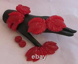 Vintage Bakelite Deep Carved Red Strawberry Bracelet Earrings Pin 4Pc Parure Set