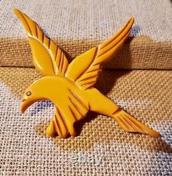 Vintage CARVED BAKELITE RHINESTONE AMERICAN EAGLE Flying Bird Brooch Pin USA