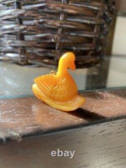 Vintage Carved Butterscotch Bakelite Figural Pin Brooch Pendant Swan Dove