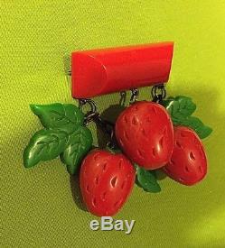 Vintage Dimensional Plastic Chunky STRAWBERRY LEAVES BROOCH PIN Looks Real Rare