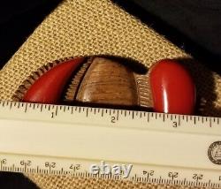 Vintage MODERNIST RED BAKELITE CARVED WOOD Retro Abstract PAISLEY Brooch Pin