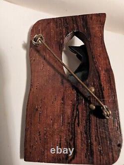 Vintage WOODPECKER Hand Carved Bakelite & Wood BIRD BROOCH/PIN