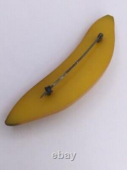 Vtg Bakelite Banana Pin Yellow With Green Ends (c1310)