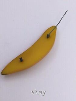 Vtg Bakelite Banana Pin Yellow With Green Ends (c1310)