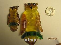 Vtg Rare 40s Clear Carved Painted Apple Juice Bakelite Owl Animal Pin Pair