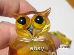 Vtg Rare 40s Clear Carved Painted Apple Juice Bakelite Owl Animal Pin Pair